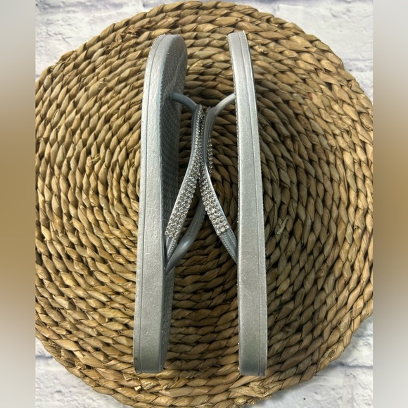 Capelli of New York Silver Flip Flops with Rhinestone Accents. Size 9. - Picture 6 of 7